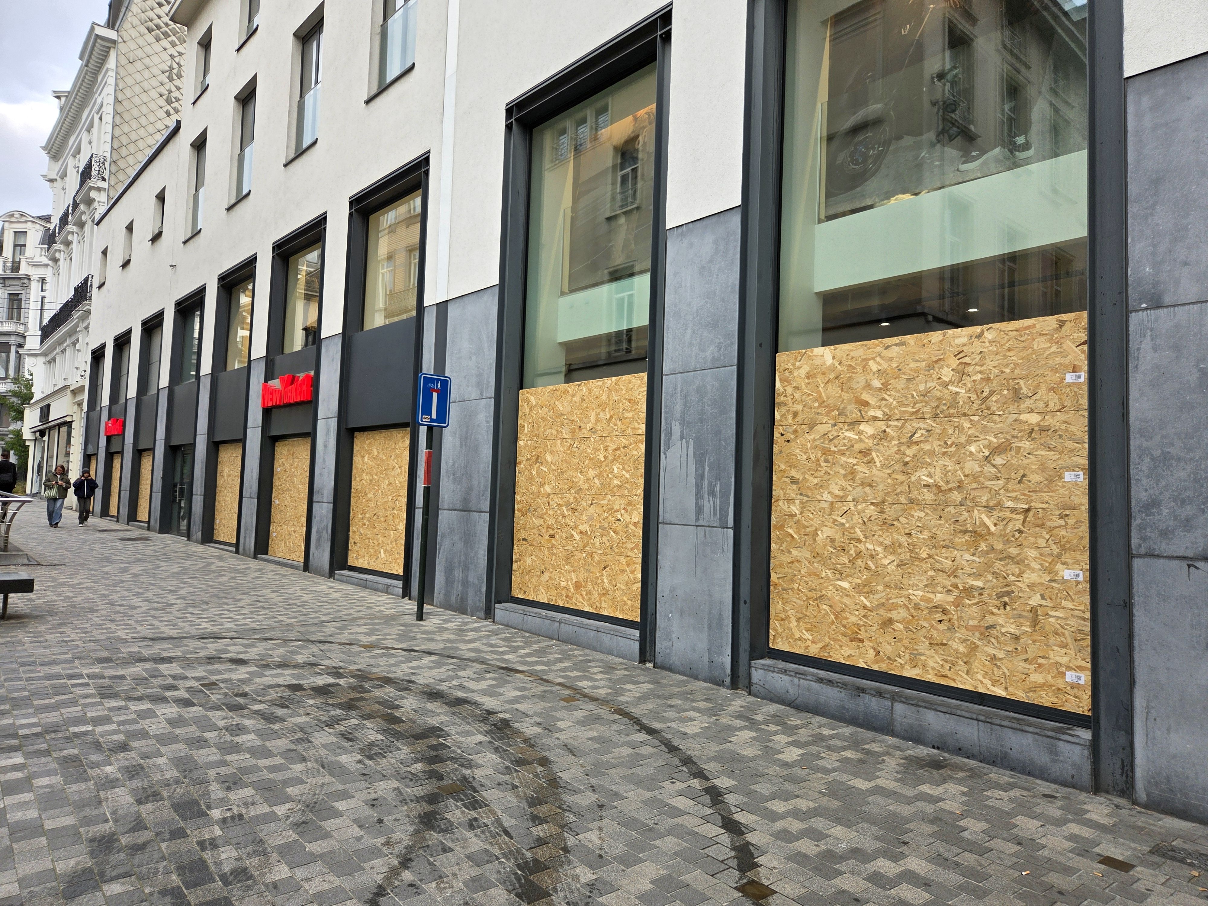 Belga Share - Brussels retailers prepare for looting during new protest ...